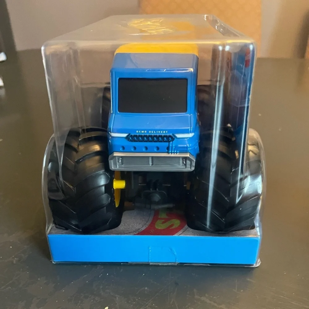 Hot Wheels Monster Trucks Demo Delivery Derby, 1:24 Scale, Metal Diecast